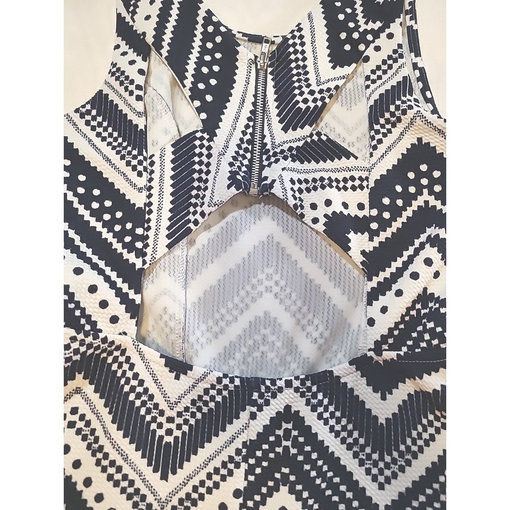 Maurices Sun Dress Size Medium Black & White Sleeveless 1/4 Zipper Back Heavier - Picture 11 of 16